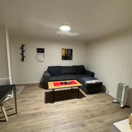 Liten Eldre Og Koselig Studiohybel Svolvær Exterior photo