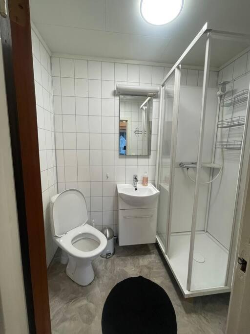 Liten Eldre Og Koselig Studiohybel Svolvær Exterior photo